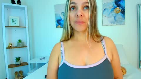 Isabella  online show from April 6, 1:12 pm