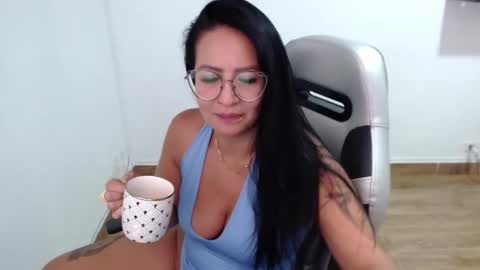 Isa online show from February 19, 9:33 pm