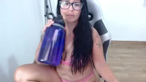 Snapshot of isabellaobregon2 chatting on April 19, 9:39 pm Isa online show from April 19, 9:39 pm