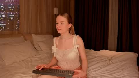 Snapshot of isabellatorrance chatting on February 9, 3:45 pm Bella online show from February 9, 3:45 pm