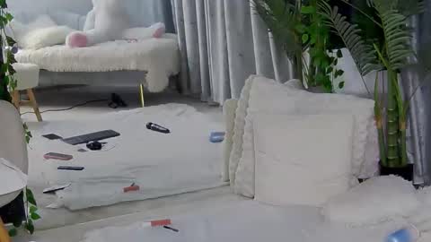 IsabelleEthan online show from March 28, 2:22 am