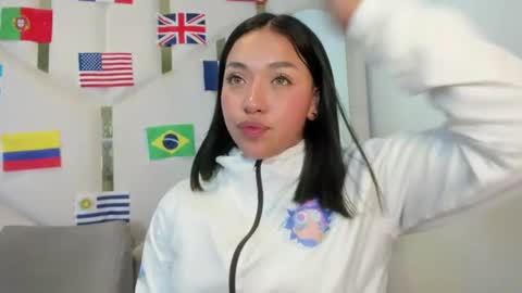 Snapshot of isabellrodriguez18 chatting on June 14, 4:47 am isabellrodriguez18 online show from June 14, 4:47 am