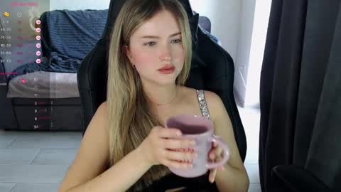 Snapshot of isabelswan chatting on May 25, 2:45 pm isabelswan online show from May 25, 2:45 pm