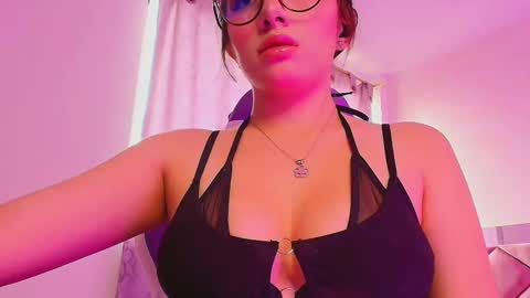 Snapshot of isahenao02 chatting on February 21, 1:01 pm ISABELLA online show from February 21, 1:01 pm
