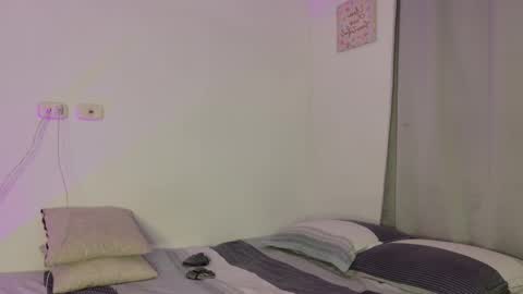 Isabella Hilton online show from December 2, 8:37 pm