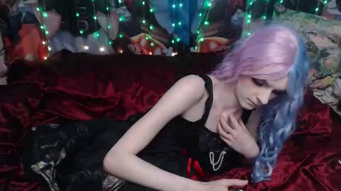 Snapshot of iselestias chatting on February 4, 10:26 pm Sele online show from February 4, 10:26 pm