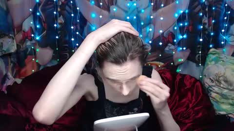 Snapshot of iselestias chatting on February 10, 9:19 pm Sele online show from February 10, 9:19 pm