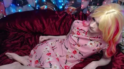 Snapshot of iselestias chatting on February 18, 9:33 pm Sele online show from February 18, 9:33 pm