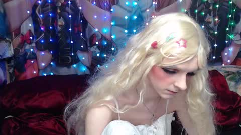 Snapshot of iselestias chatting on February 25, 9:57 pm Sele online show from February 25, 9:57 pm