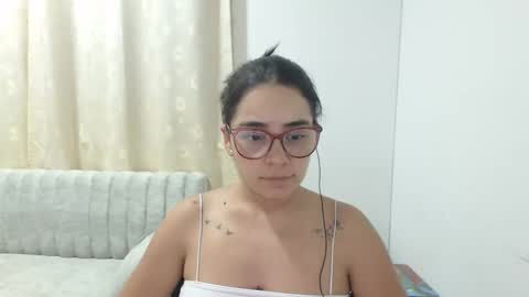 Snapshot of isemma chatting on March 3, 3:01 am Emma online show from March 3, 3:01 am