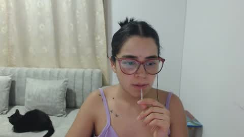 Snapshot of isemma chatting on March 8, 3:54 am Emma online show from March 8, 3:54 am