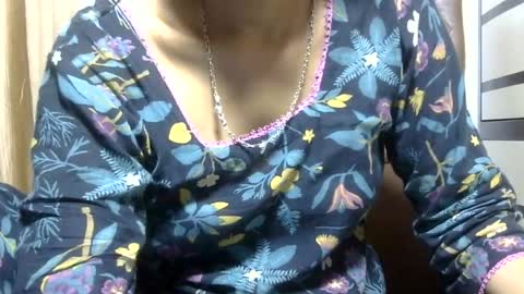 Snapshot of ishika_ishu chatting on July 1, 3:41 am ishika_ishu online show from July 1, 3:41 am
