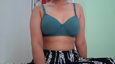ishika_singh_ online show from July 16, 2:06 am