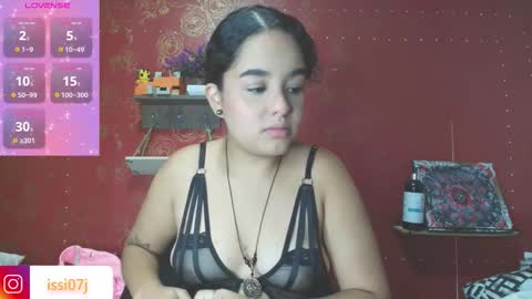 Snapshot of isis_blade chatting on October 11, 3:43 pm Isis Blade online show from October 11, 3:43 pm