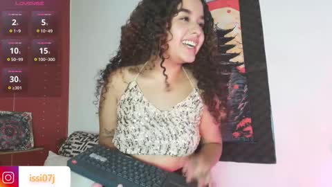 Snapshot of isis_blade chatting on October 13, 5:13 pm Isis Blade online show from October 13, 5:13 pm