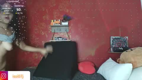 Snapshot of isis_blade chatting on November 8, 2:28 pm Isis Blade online show from November 8, 2:28 pm