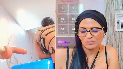 Snapshot of isis_car0lina chatting on June 8, 1:33 pm Isis car0lina online show from June 8, 1:33 pm