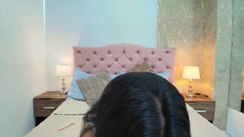 Isis Choi online show from July 1, 7:24 pm