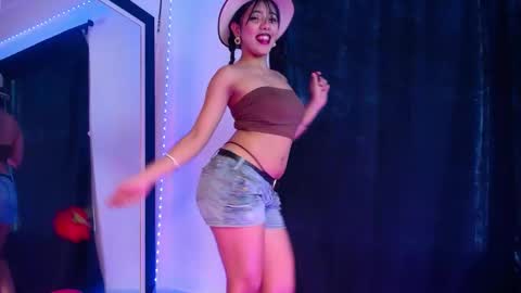 isis_valen online show from December 17, 12:22 pm