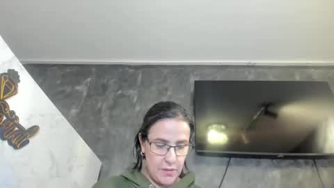 Snapshot of isisblakee chatting on February 17, 10:49 pm Isis online show from February 17, 10:49 pm