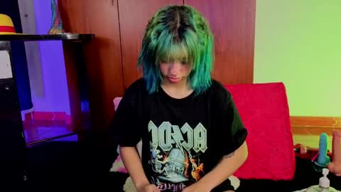 Snapshot of isisjones18 chatting on April 3, 1:47 am Isisjones18 online show from April 3, 1:47 am