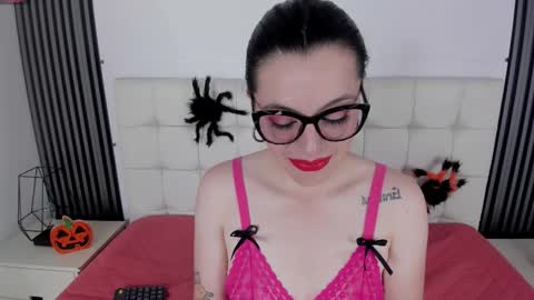 Isis Noir online show from October 8, 7:11 pm