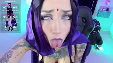 Isis Raichu online show from November 25, 9:15 pm