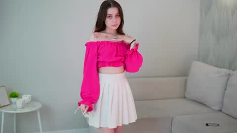 Snapshot of isisschwendinger chatting on June 15, 2:47 am Linet online show from June 15, 2:47 am