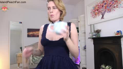 Lou  Peaches online show from November 9, 2:15 pm