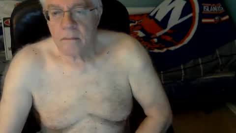 Snapshot of islesman22 chatting on June 8, 9:20 am islesman22 online show from June 8, 9:20 am