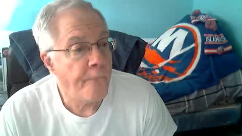 Snapshot of islesman22 chatting on June 8, 10:43 pm islesman22 online show from June 8, 10:43 pm