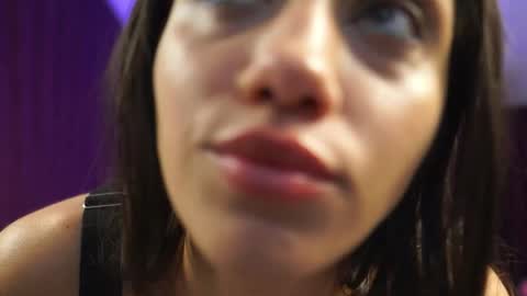 Snapshot of islucycherry chatting on May 20, 4:29 am Lucy online show from May 20, 4:29 am