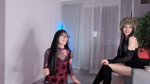 Snapshot of isnotforeveryone chatting on February 5, 1:54 am Julyane online show from February 5, 1:54 am