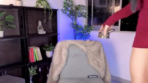 Snapshot of isnotforeveryone chatting on February 14, 1:57 am Julyane online show from February 14, 1:57 am