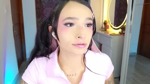 Snapshot of issa_garcia chatting on February 18, 10:28 pm I S S A B E L A Igissaa ax Xlittleissa online show from February 18, 10:28 pm