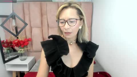 ISSA MILF online show from June 4, 1:39 pm