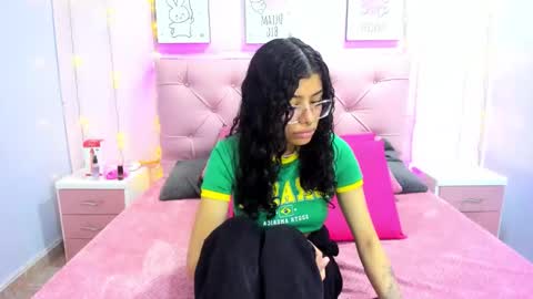 Issa  online show from November 21, 3:38 am