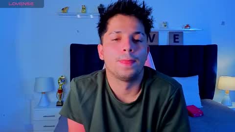 Issac online show from April 15, 4:08 am