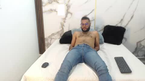 Issack online show from April 18, 4:05 am