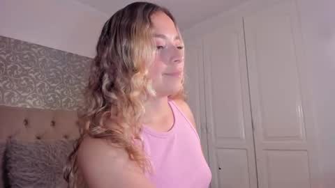 Snapshot of issadorajames chatting on October 19, 2:29 pm issadorajames online show from October 19, 2:29 pm