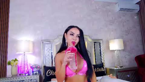 Issadorra online show from July 8, 4:50 am