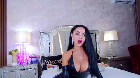 Issadorra online show from July 21, 5:21 am