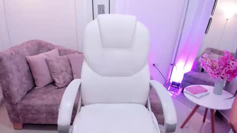 issi_loren online show from September 15, 6:08 pm