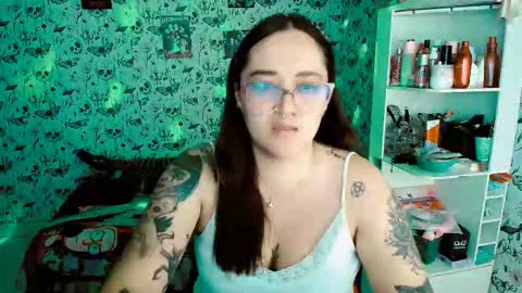 Yiz online show from December 14, 3:45 am