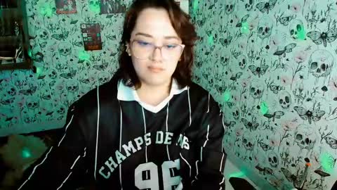 Yiz online show from May 15, 11:45 pm