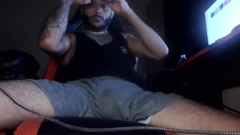 Snapshot of istreamtoo954 chatting on April 7, 10:05 am istreamtoo954 online show from April 7, 10:05 am