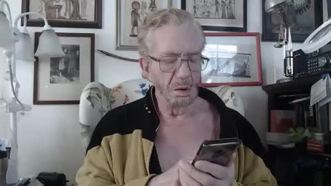 Snapshot of isubmissiveslut chatting on April 12, 6:35 pm ImYourBitch online show from April 12, 6:35 pm