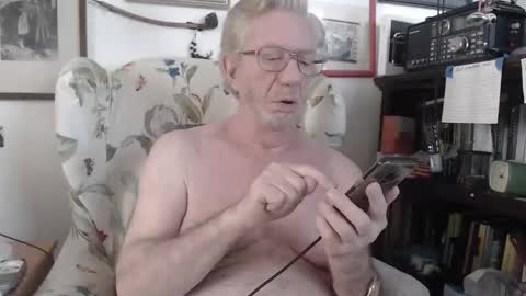 Snapshot of isubmissiveslut chatting on April 29, 8:15 pm ImYourBitch online show from April 29, 8:15 pm