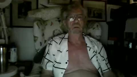 Snapshot of isubmissiveslut chatting on May 15, 3:46 am ImYourBitch online show from May 15, 3:46 am
