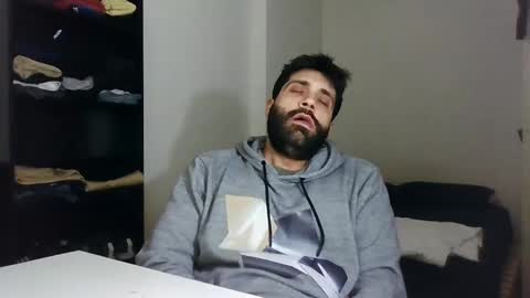 italianboybcn online show from January 25, 6:57 pm